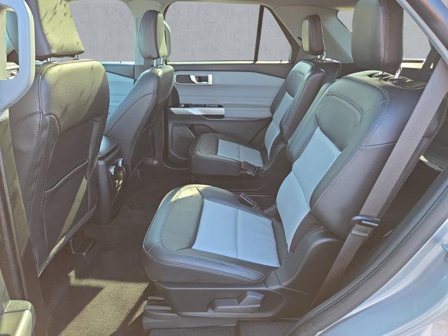 Photo of 2023 Iconic Silver Metallic Ford Explorer