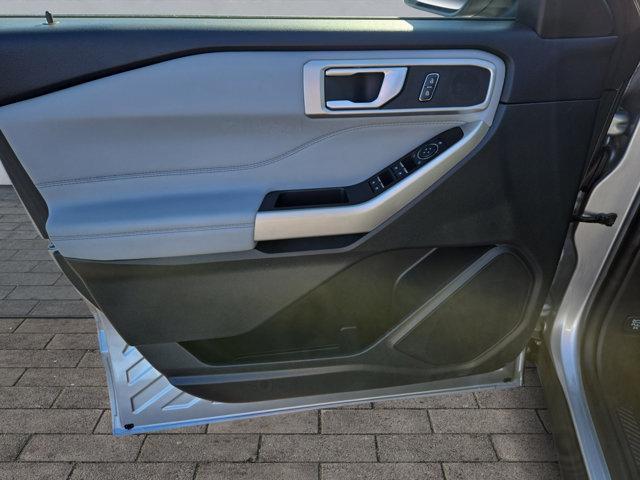 Photo of 2023 Iconic Silver Metallic Ford Explorer