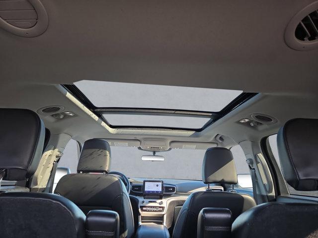 Photo of 2023 Iconic Silver Metallic Ford Explorer