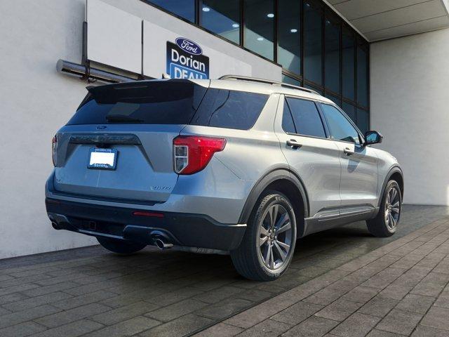 Photo of 2023 Iconic Silver Metallic Ford Explorer