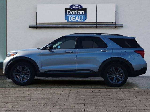 Photo of 2023 Iconic Silver Metallic Ford Explorer