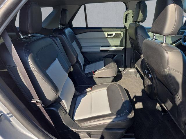 Photo of 2023 Iconic Silver Metallic Ford Explorer