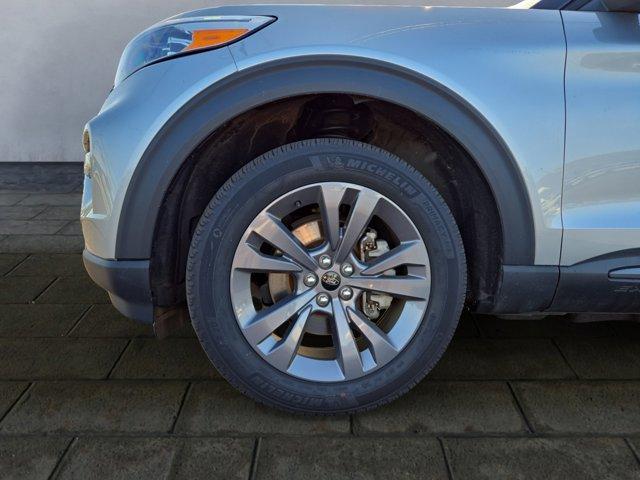 Photo of 2023 Iconic Silver Metallic Ford Explorer
