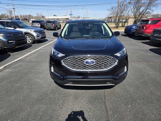 Photo of 2023 Agate Black Metallic Ford Edge
