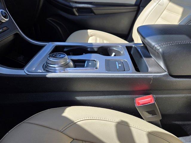 Photo of 2023 Agate Black Metallic Ford Edge