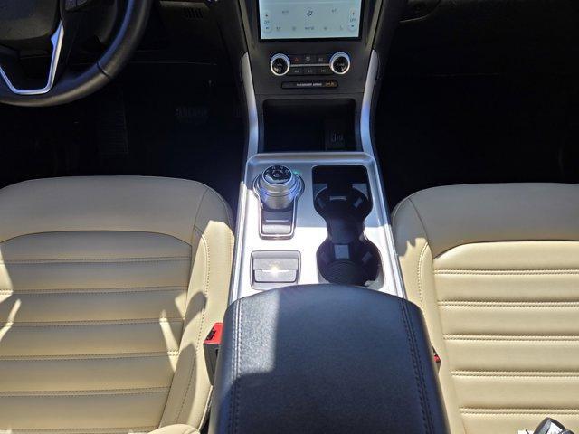 Photo of 2023 Agate Black Metallic Ford Edge