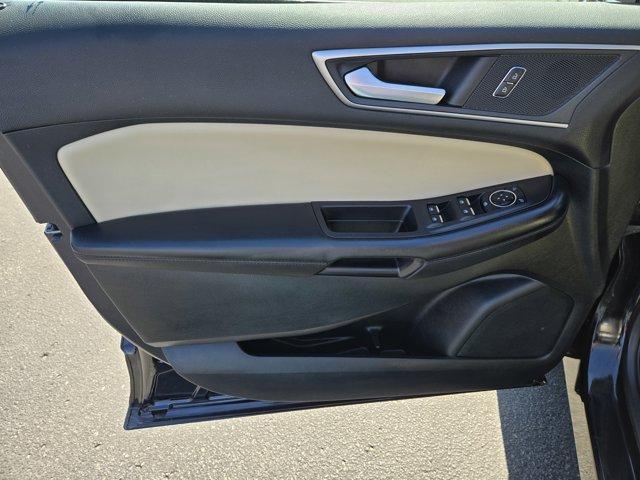 Photo of 2023 Agate Black Metallic Ford Edge