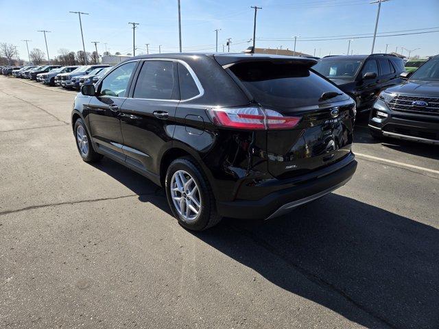 Photo of 2023 Agate Black Metallic Ford Edge