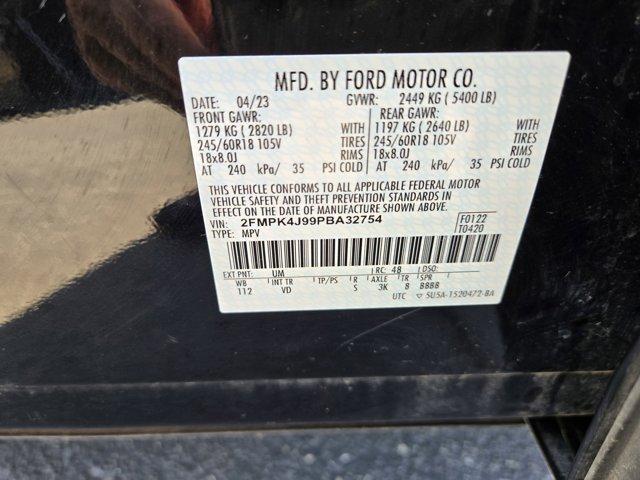 Photo of 2023 Agate Black Metallic Ford Edge
