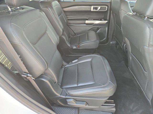 Photo of 2022 Star White Ford Explorer