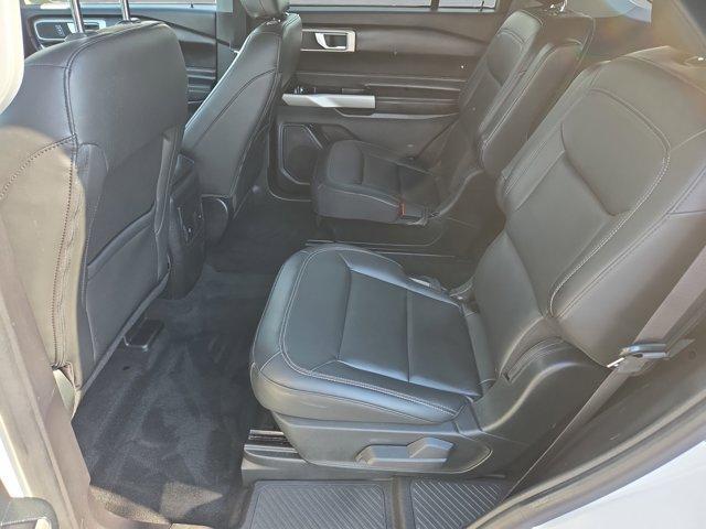 Photo of 2022 Star White Ford Explorer