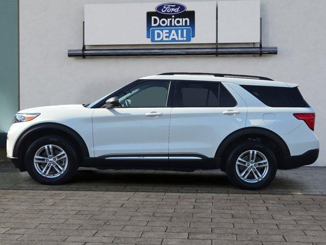 Photo of 2022 Star White Ford Explorer