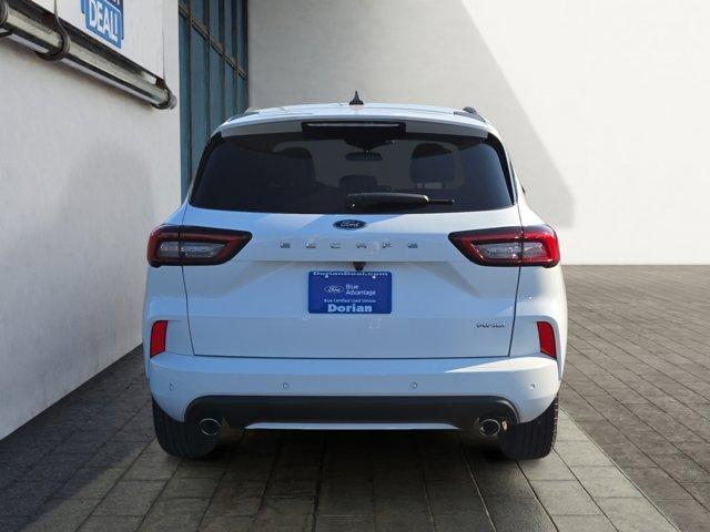 Photo of 2023 Oxford White Ford Escape