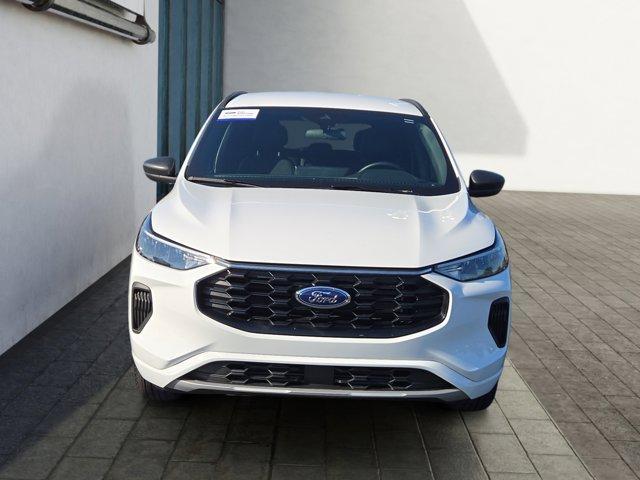 Photo of 2023 Oxford White Ford Escape