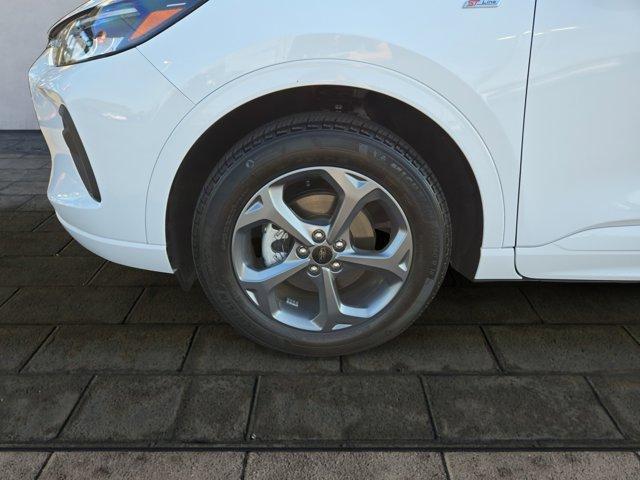 Photo of 2023 Oxford White Ford Escape