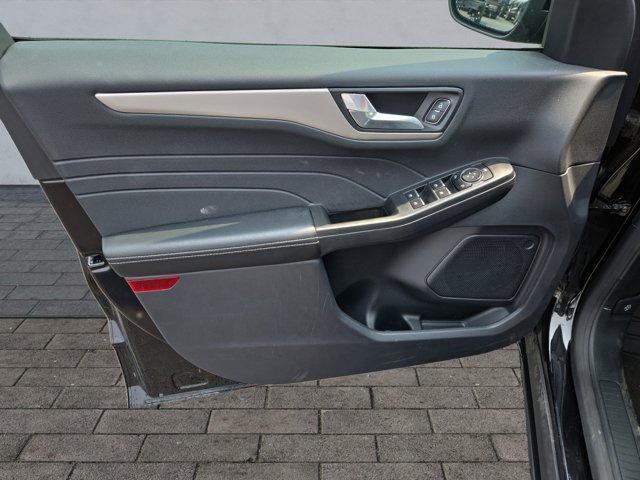 Photo of 2022 Agate Black Metallic Ford Escape