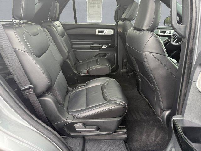 Photo of 2022 Iconic Silver Metallic Ford Explorer