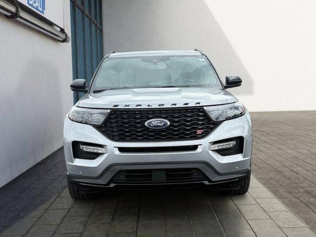 Photo of 2022 Iconic Silver Metallic Ford Explorer