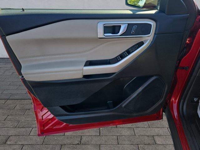 Photo of 2022 Rapid Red Metallic Tinted Clearcoat Ford Explorer