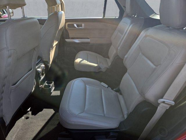 Photo of 2022 Rapid Red Metallic Tinted Clearcoat Ford Explorer