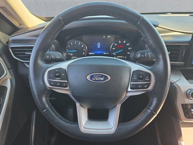 Photo of 2022 Rapid Red Metallic Tinted Clearcoat Ford Explorer