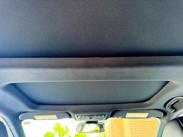 Photo of 2020 Pearl White Tricoat Nissan Maxima