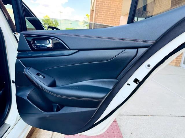 Photo of 2020 Pearl White Tricoat Nissan Maxima