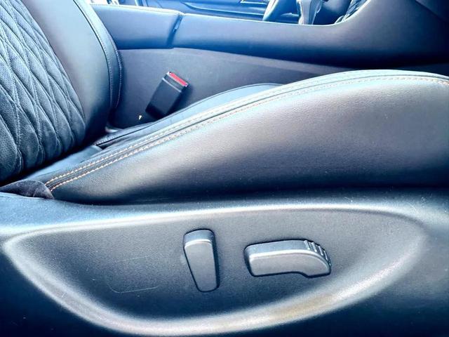 Photo of 2020 Pearl White Tricoat Nissan Maxima