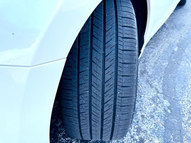 Photo of 2020 Pearl White Tricoat Nissan Maxima