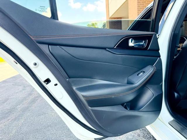 Photo of 2020 Pearl White Tricoat Nissan Maxima