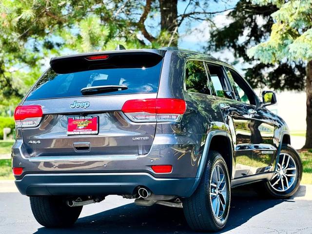 Photo of 2018 Granite Crystal Metallic Clearcoat Jeep Grand Cherokee