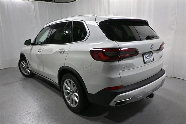 Photo of 2021 Mineral White Metallic BMW X5