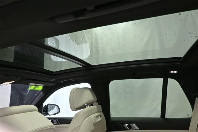 Photo of 2021 Mineral White Metallic BMW X5