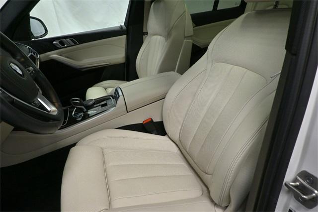 Photo of 2021 Mineral White Metallic BMW X5