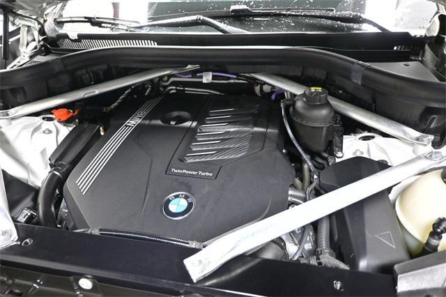 Photo of 2021 Mineral White Metallic BMW X5