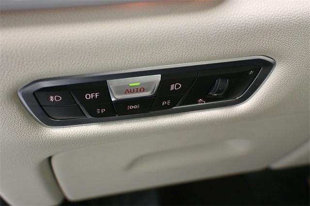 Photo of 2021 Mineral White Metallic BMW X5