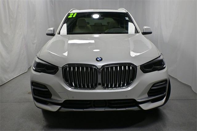 Photo of 2021 Mineral White Metallic BMW X5