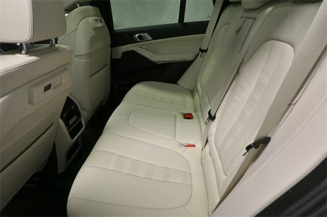 Photo of 2021 Mineral White Metallic BMW X5