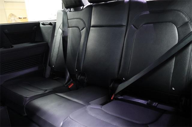 Photo of 2023 Santorini Black Land Rover Defender