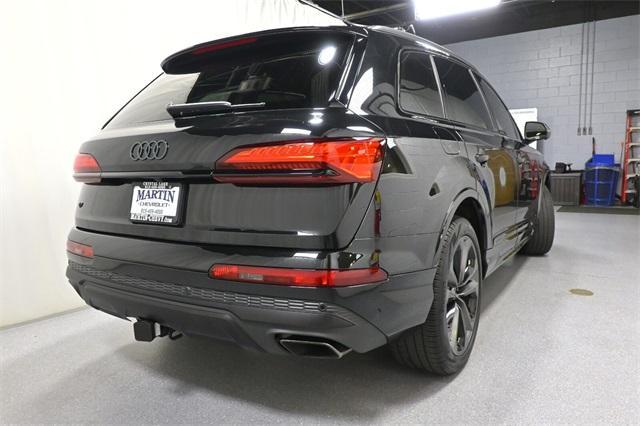 Photo of 2025 Mythos Black Metallic Audi Q7