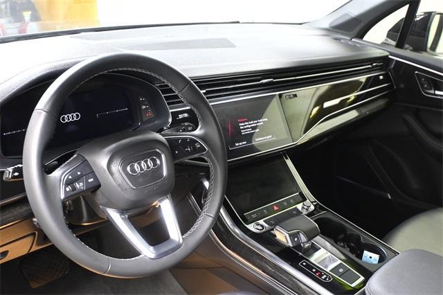 Photo of 2025 Mythos Black Metallic Audi Q7