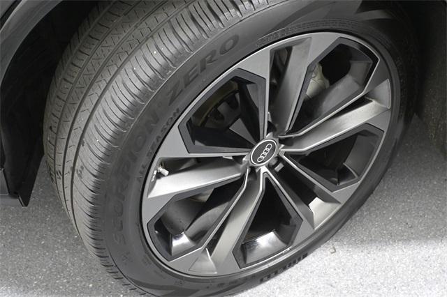 Photo of 2025 Mythos Black Metallic Audi Q7