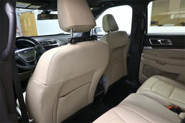 Photo of 2019 White Platinum Clearcoat Metallic Ford Explorer