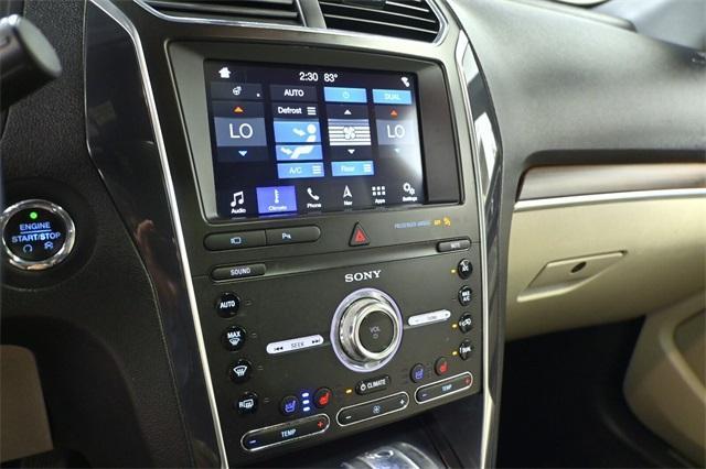 Photo of 2019 White Platinum Clearcoat Metallic Ford Explorer