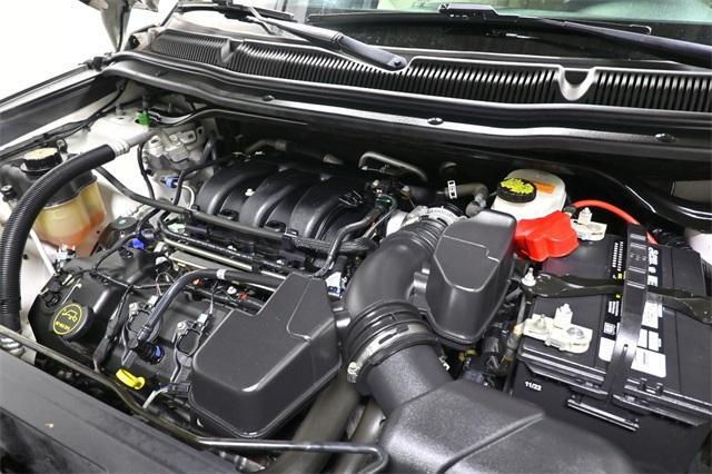 Photo of 2019 White Platinum Clearcoat Metallic Ford Explorer