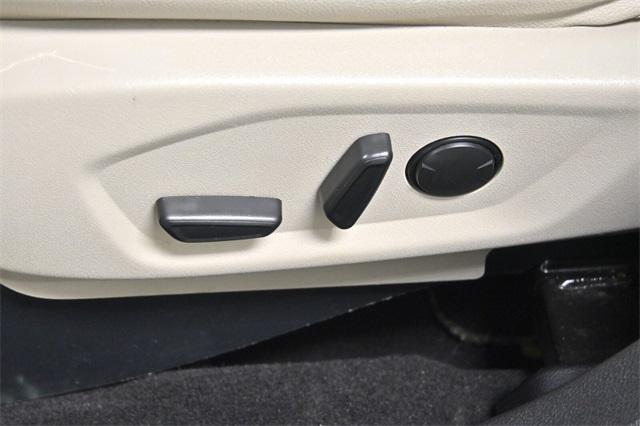 Photo of 2019 White Platinum Clearcoat Metallic Ford Explorer