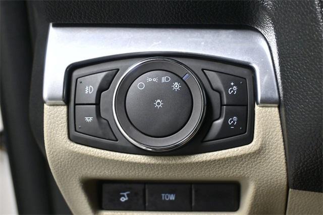 Photo of 2019 White Platinum Clearcoat Metallic Ford Explorer