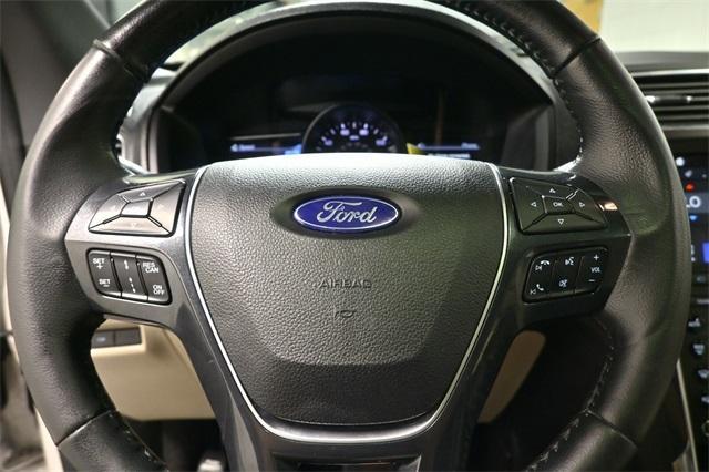 Photo of 2019 White Platinum Clearcoat Metallic Ford Explorer