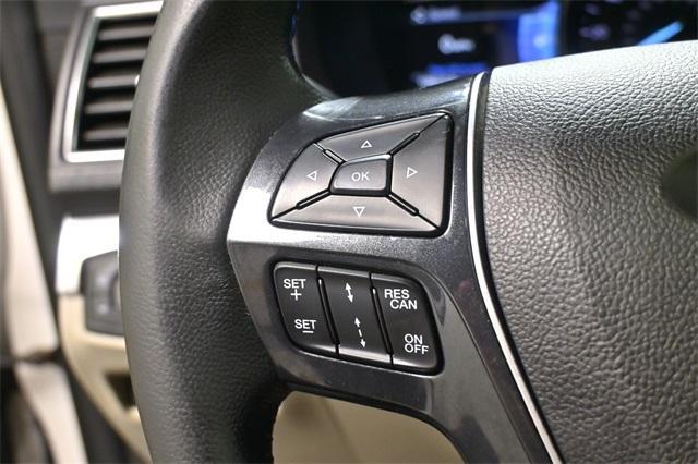 Photo of 2019 White Platinum Clearcoat Metallic Ford Explorer
