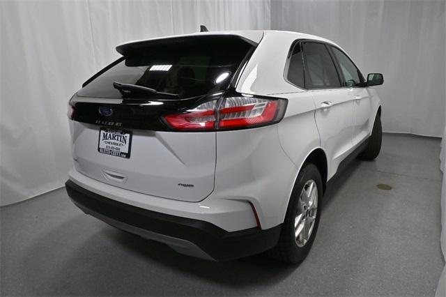 Photo of 2022 Oxford White Ford Edge